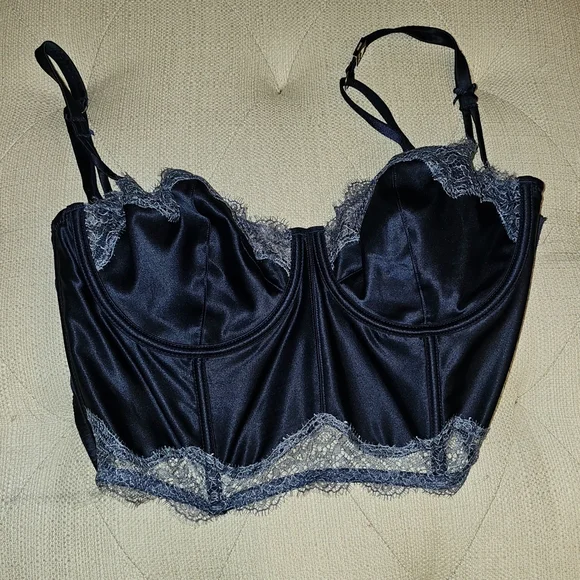 NWT Victoria's Secret Lace Balconet Bra - Picture 8 of 9